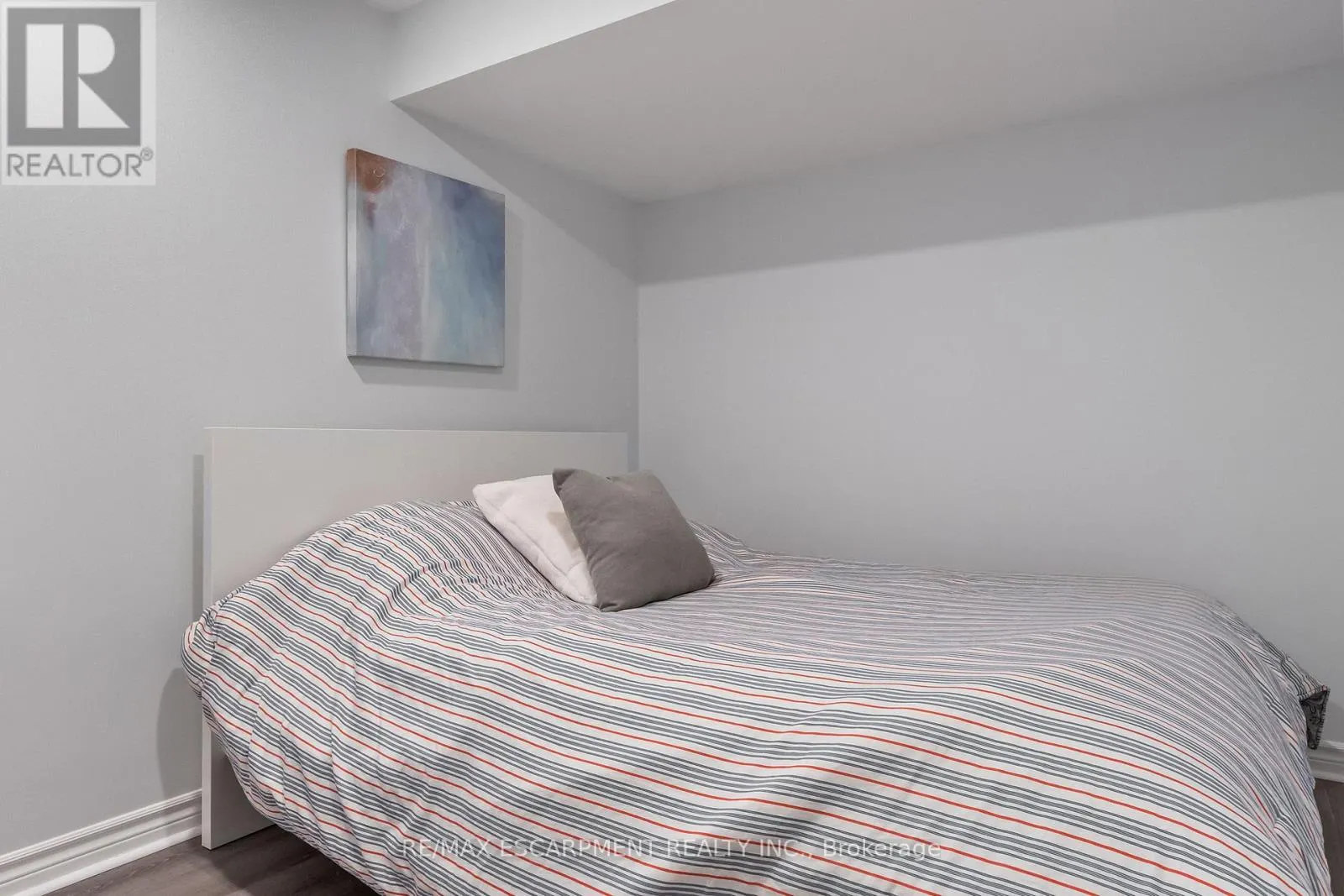 2421 SUSQUEHANNA COURT