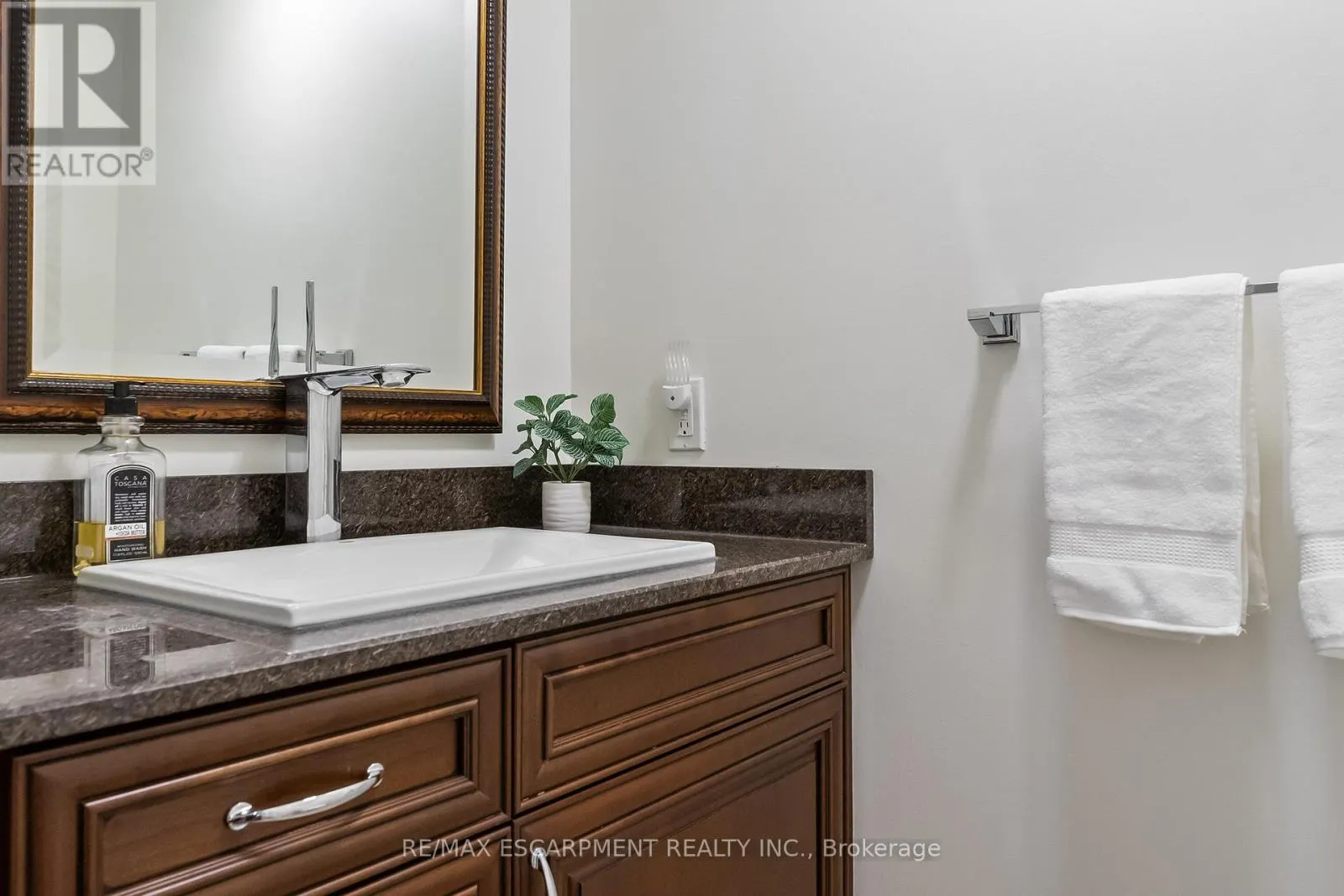 2421 SUSQUEHANNA COURT