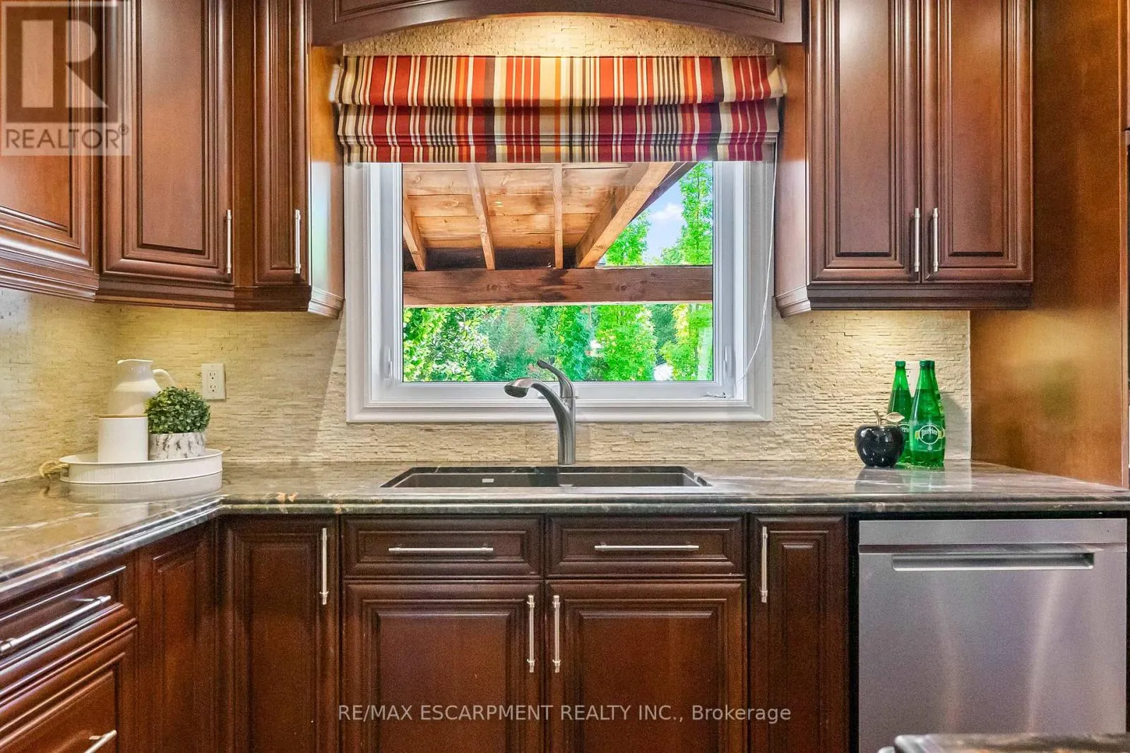 2421 SUSQUEHANNA COURT