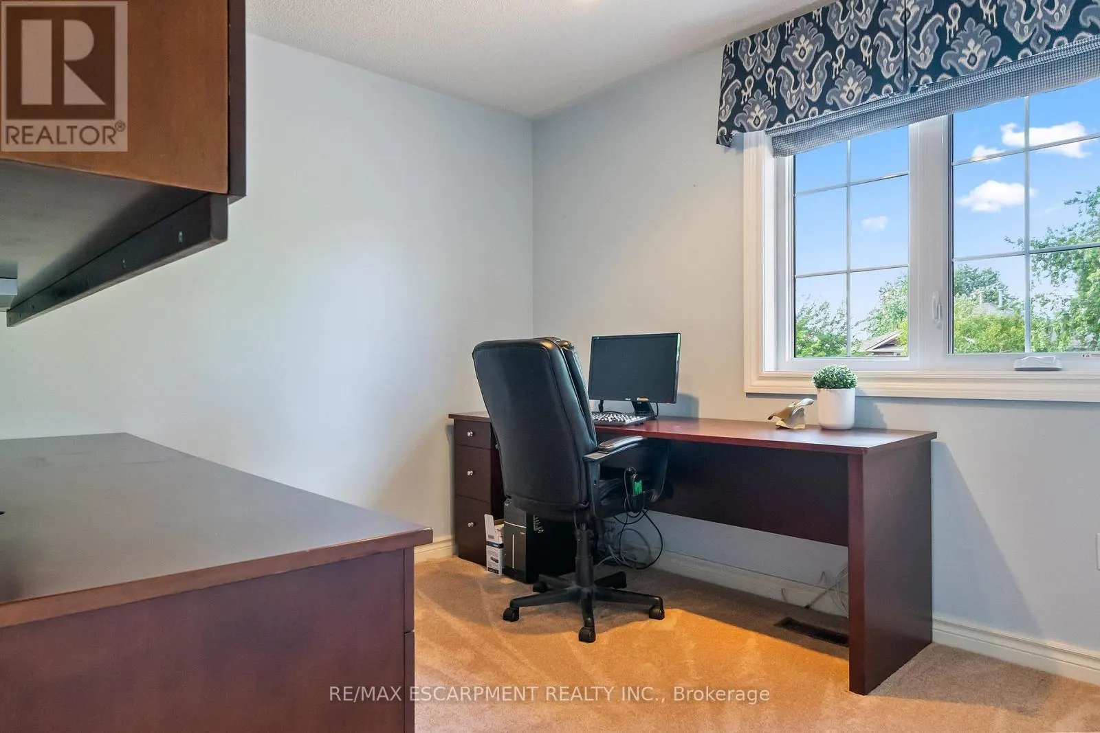 2421 SUSQUEHANNA COURT