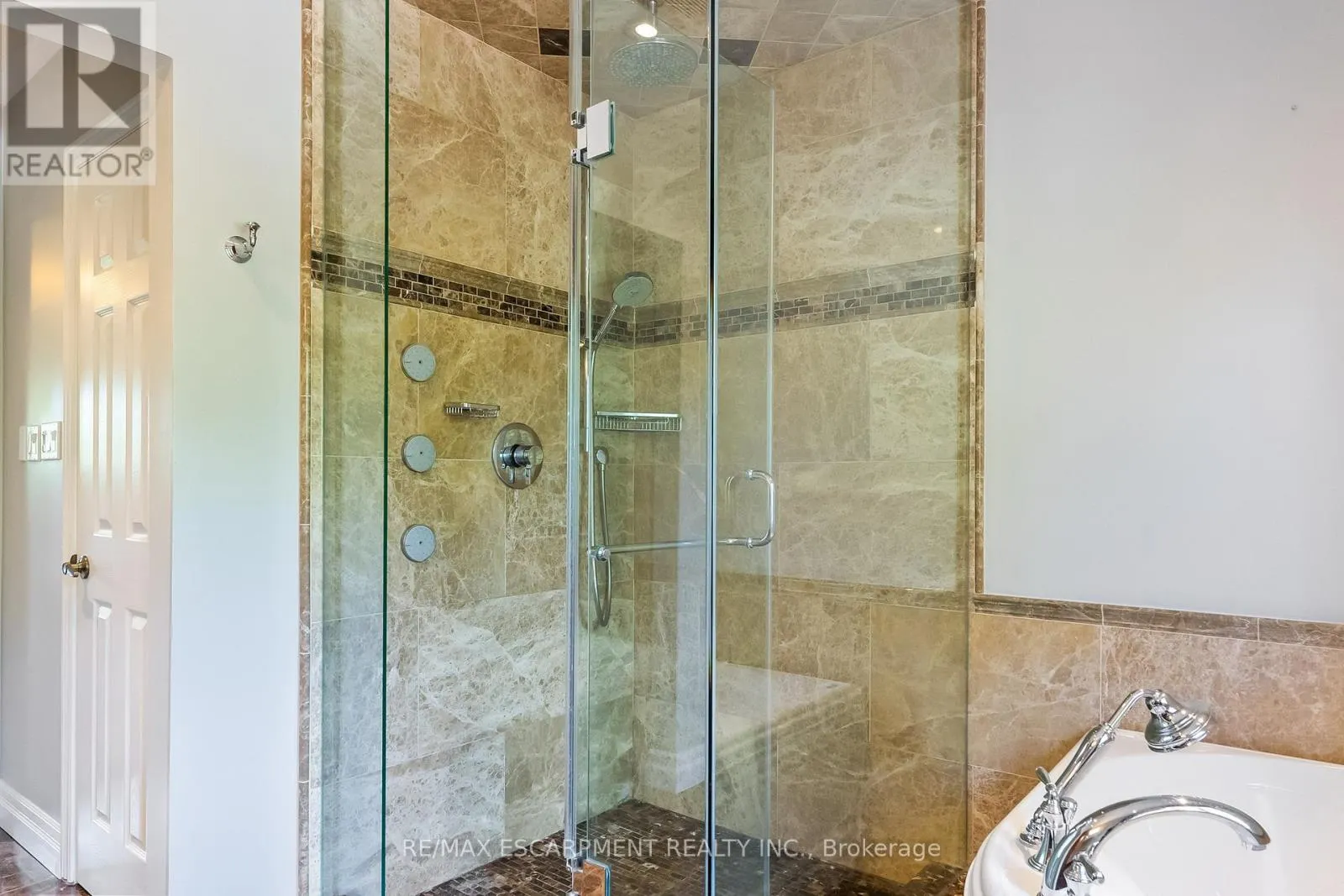 2421 SUSQUEHANNA COURT