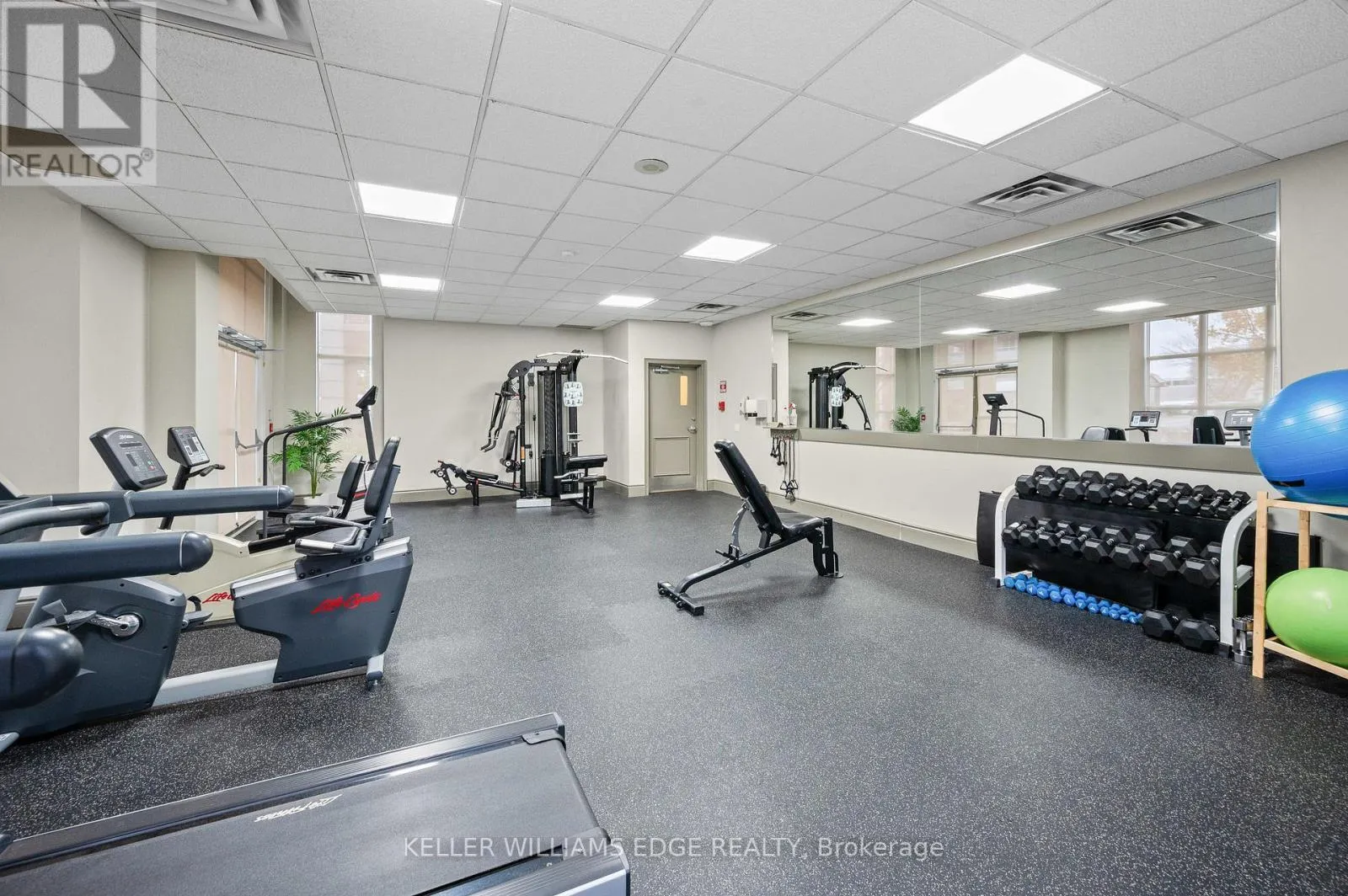 401 - 442 MAPLE AVENUE