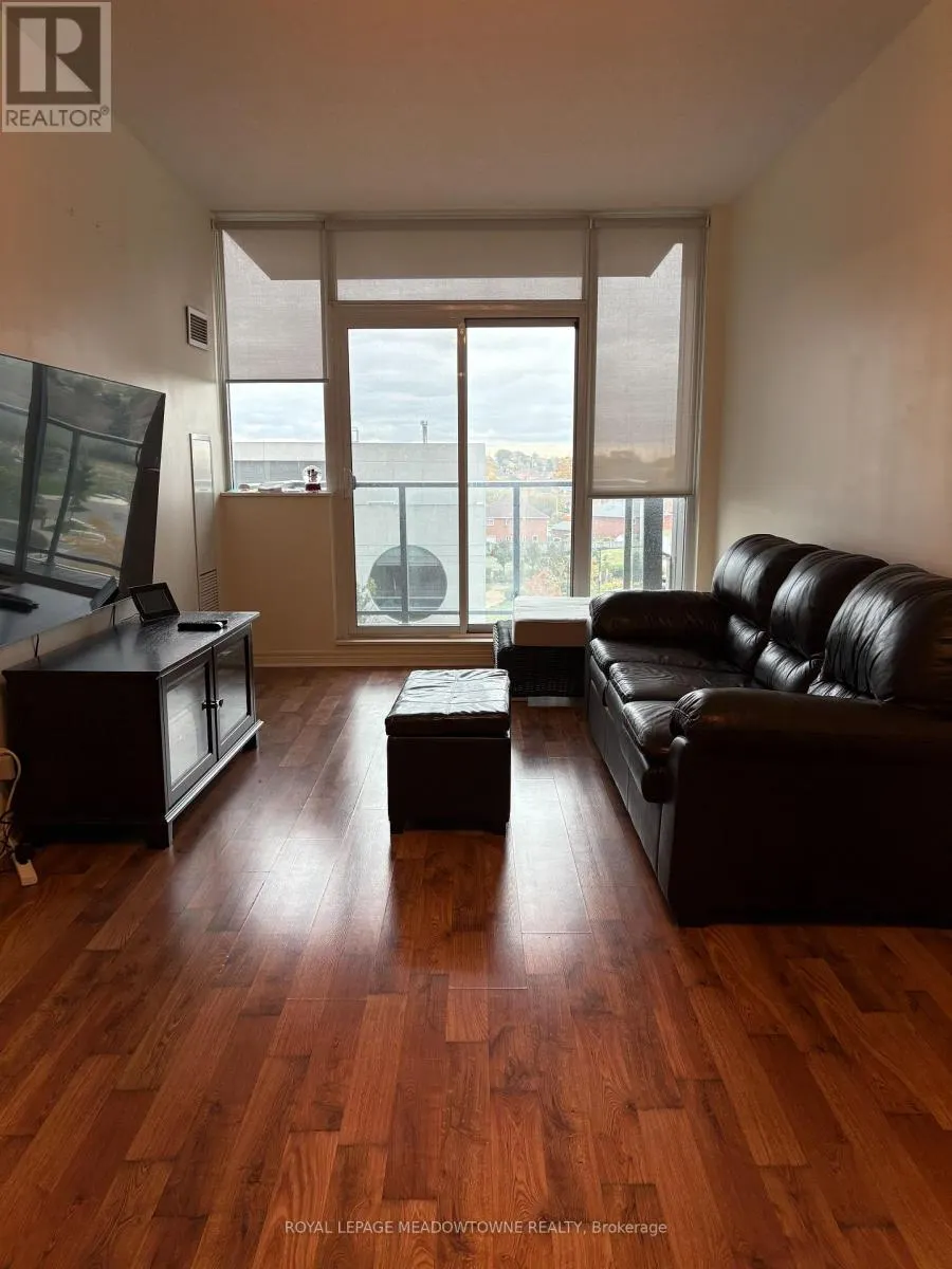 512 - 339 RATHBURN ROAD W