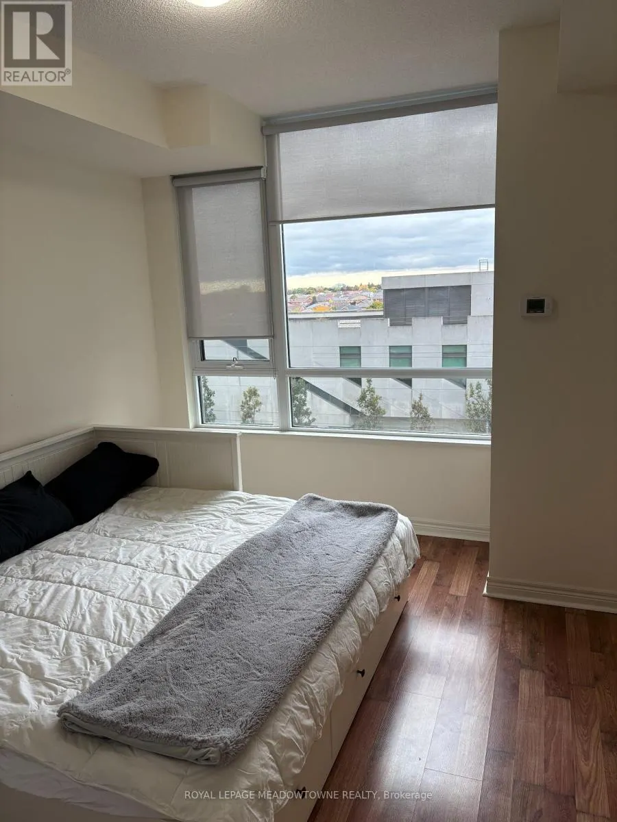 512 - 339 RATHBURN ROAD W