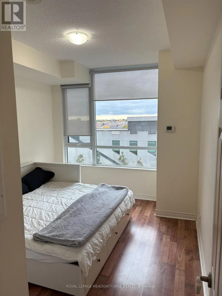 512 - 339 RATHBURN ROAD W