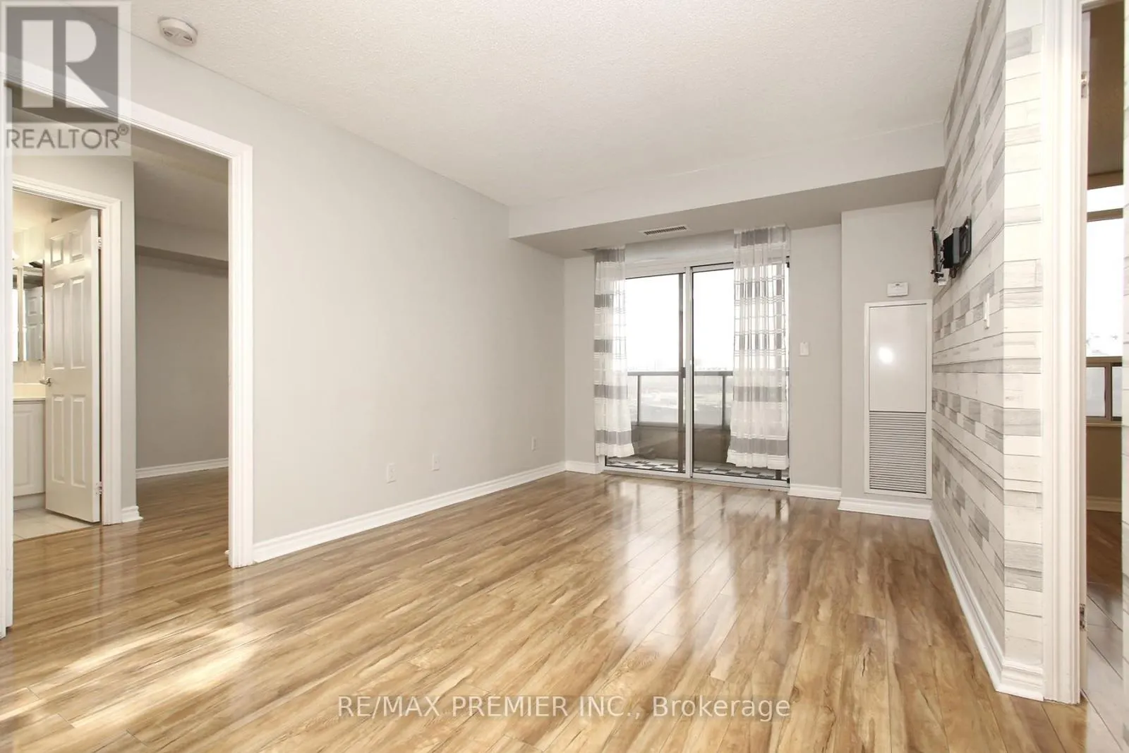 1422 - 3888 DUKE OF YORK BOULEVARD