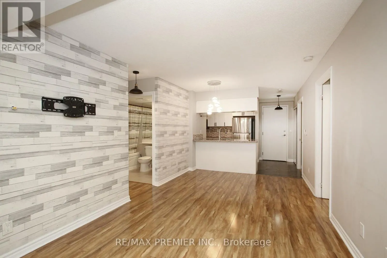 1422 - 3888 DUKE OF YORK BOULEVARD