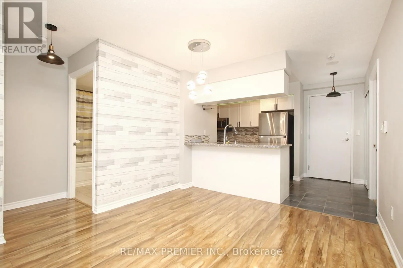 1422 - 3888 DUKE OF YORK BOULEVARD