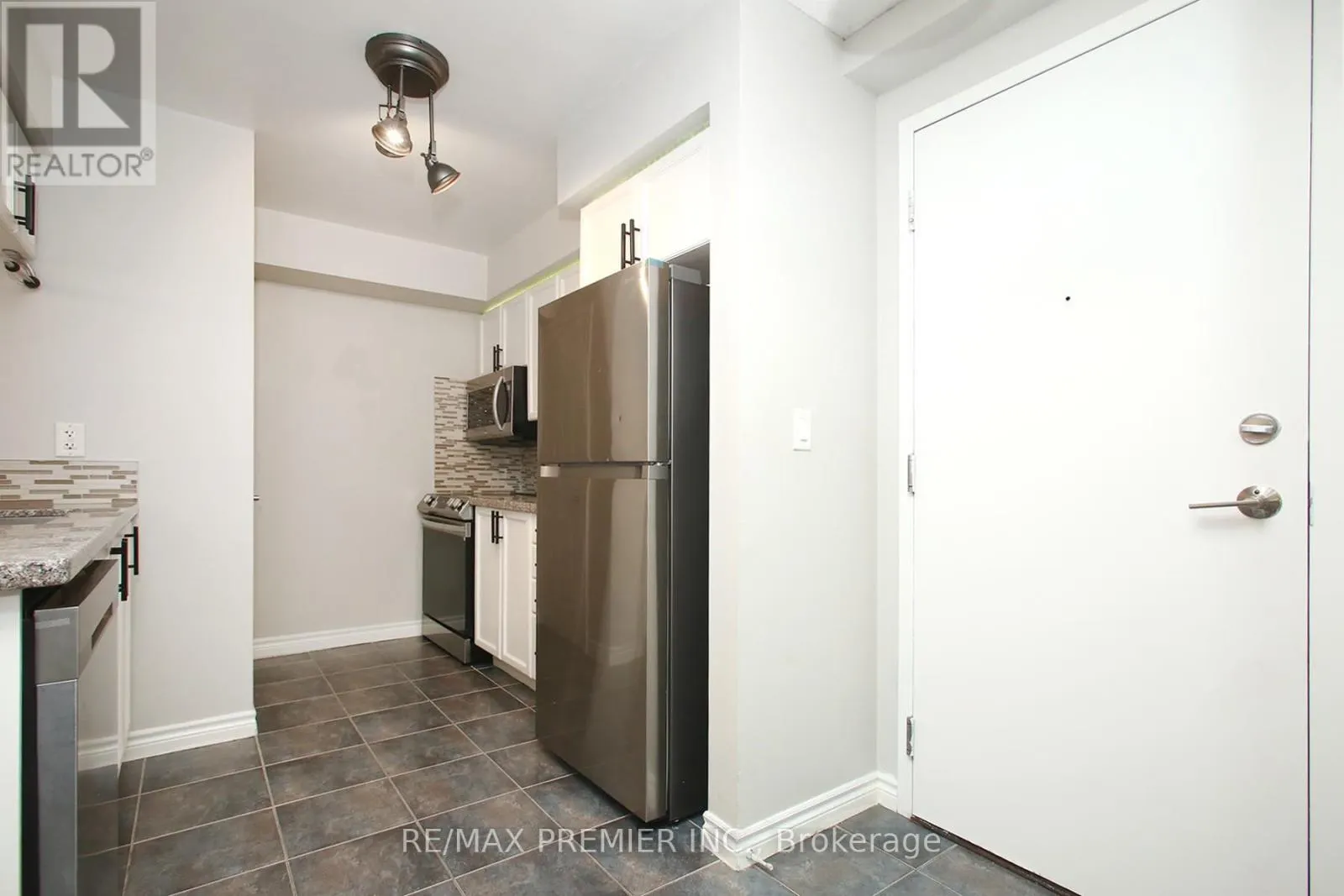 1422 - 3888 DUKE OF YORK BOULEVARD