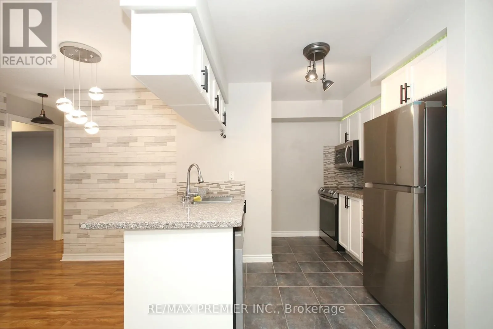 1422 - 3888 DUKE OF YORK BOULEVARD