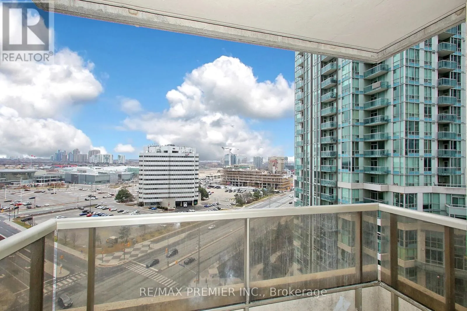 1422 - 3888 DUKE OF YORK BOULEVARD