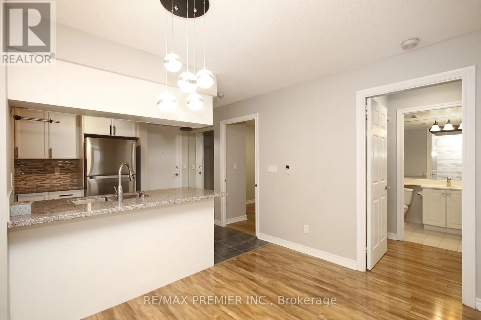 1422 - 3888 DUKE OF YORK BOULEVARD