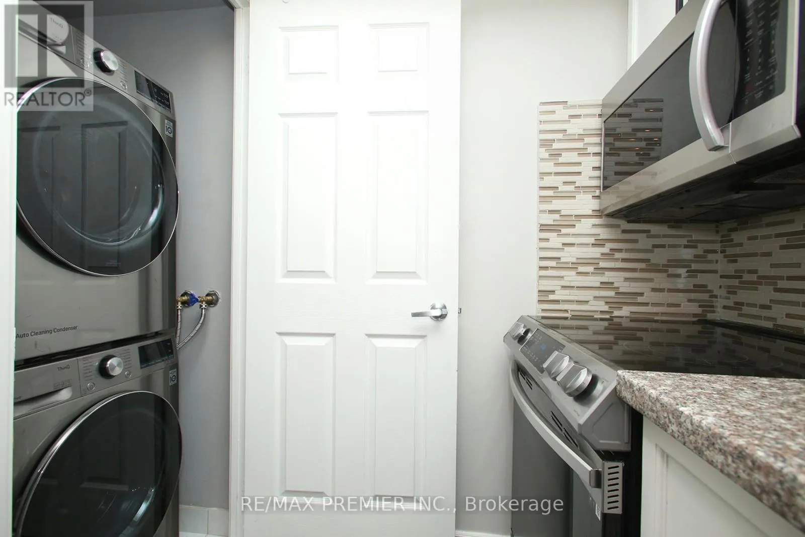 1422 - 3888 DUKE OF YORK BOULEVARD