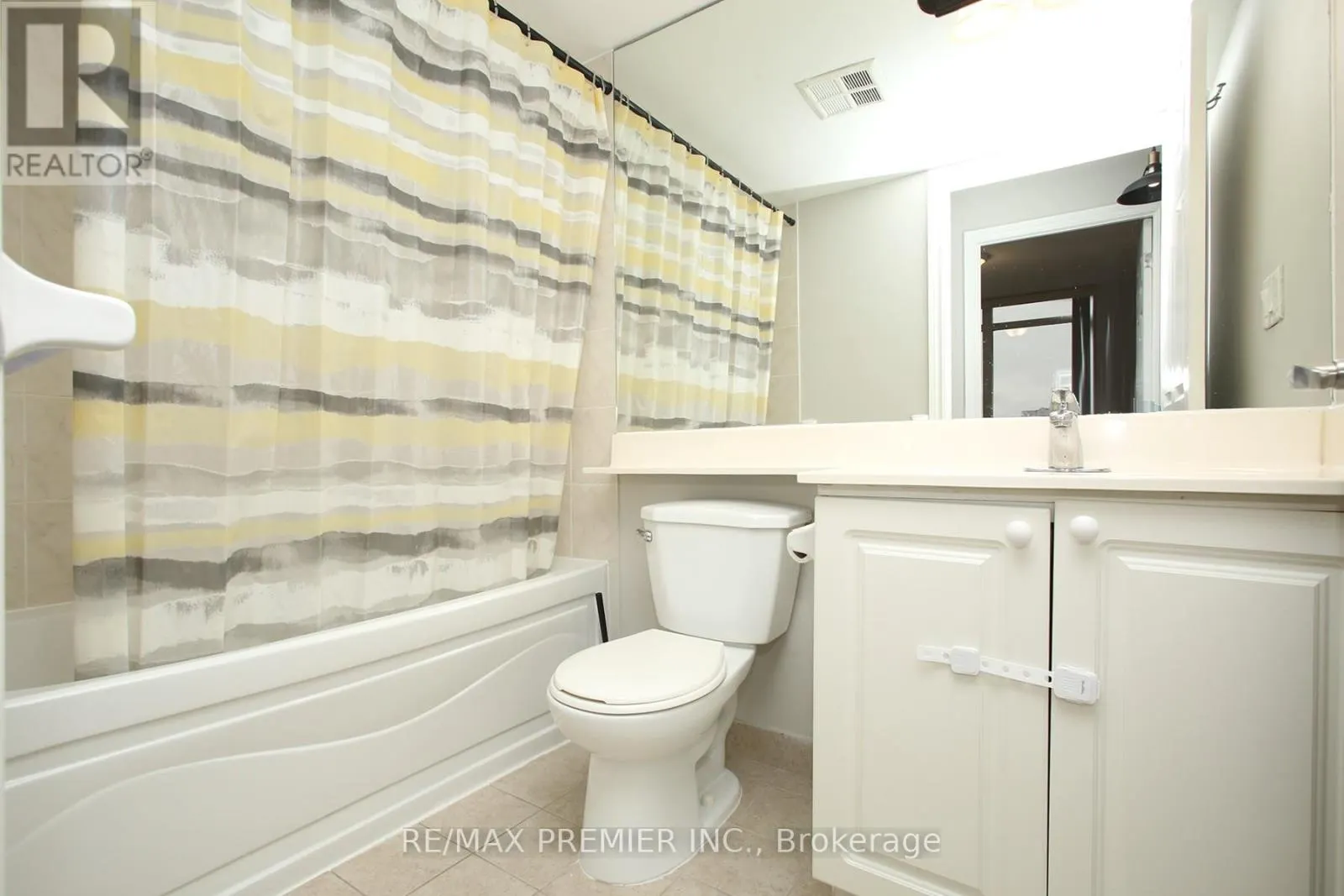 1422 - 3888 DUKE OF YORK BOULEVARD