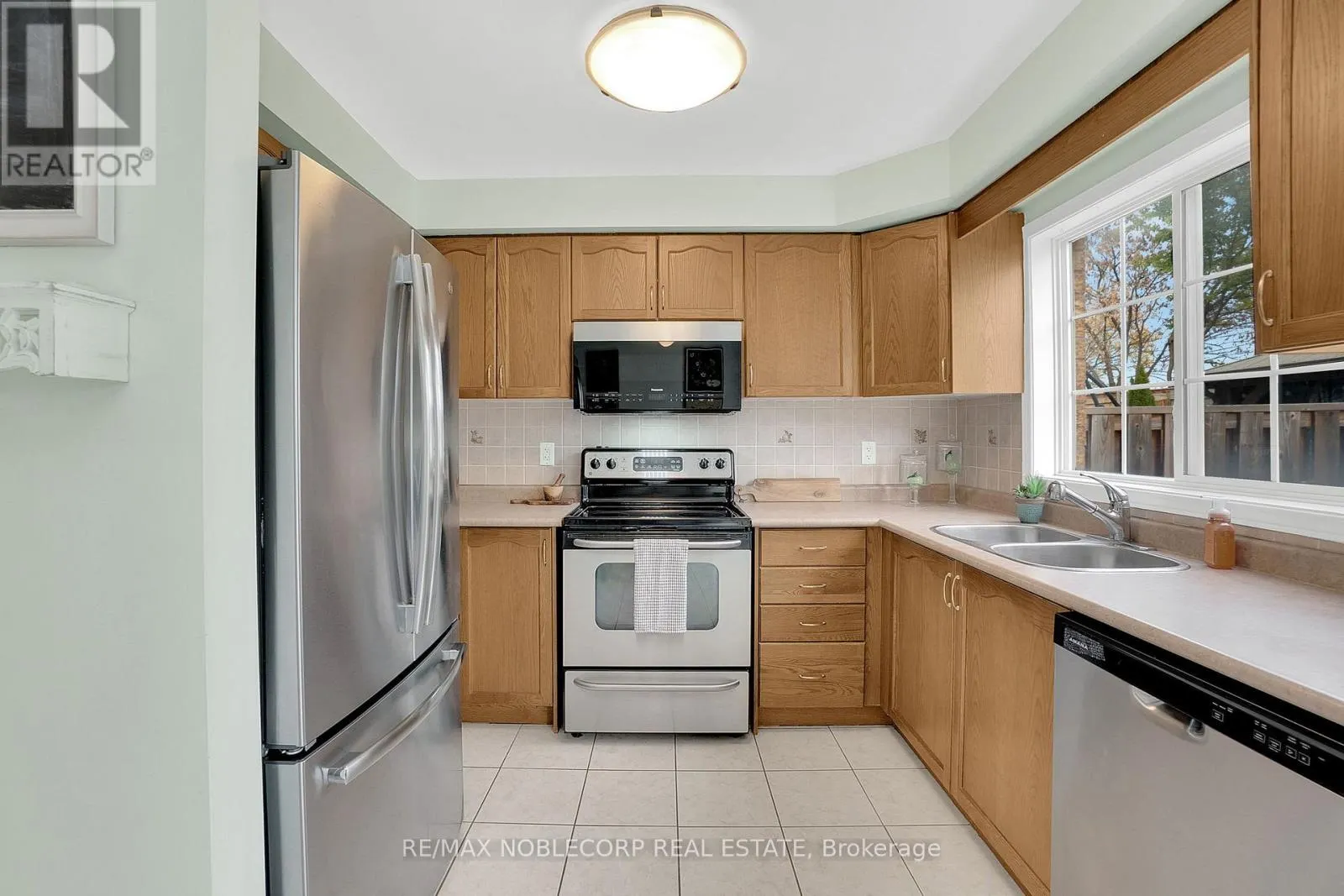 54 LAWREN HARRIS CRESCENT