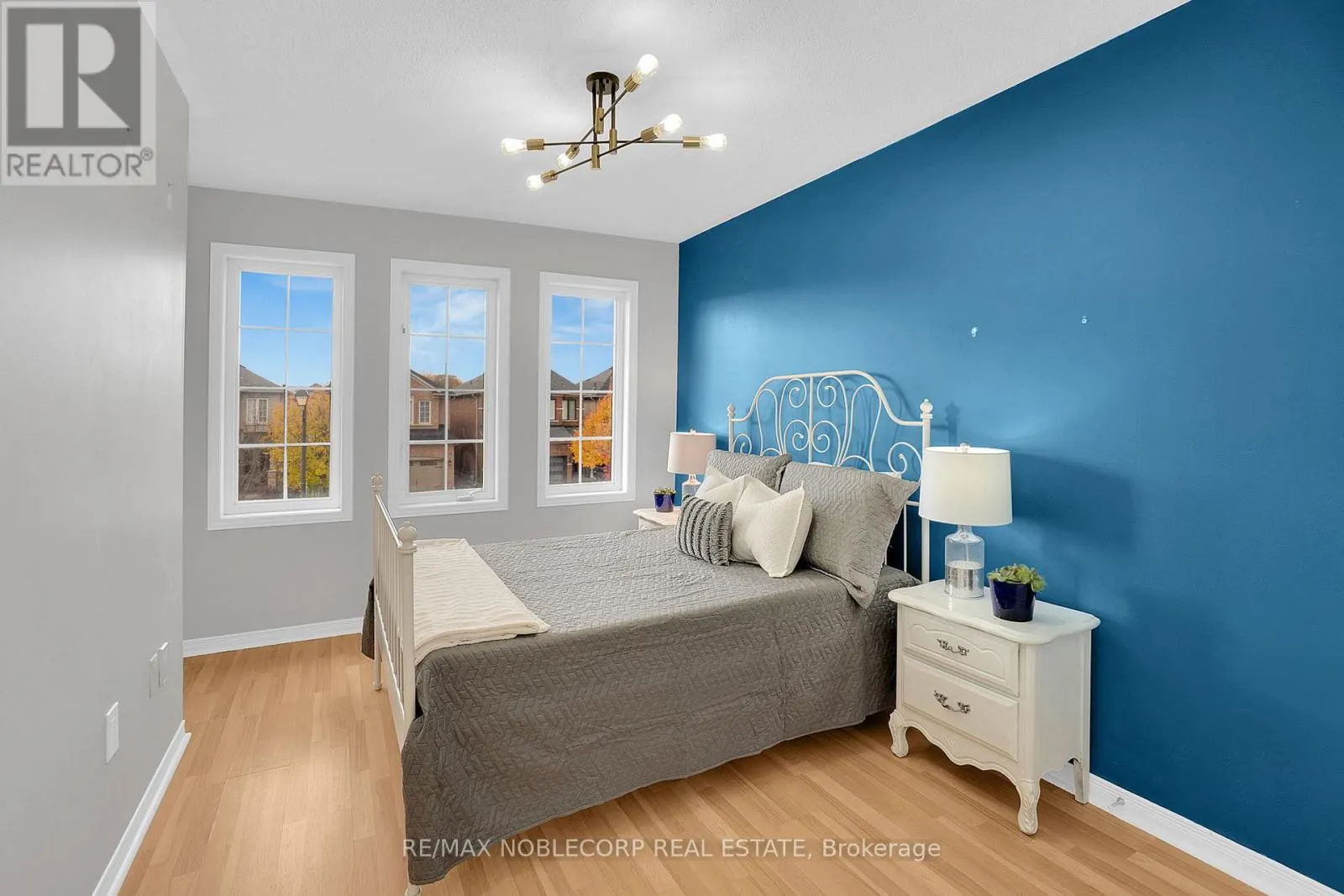 54 LAWREN HARRIS CRESCENT