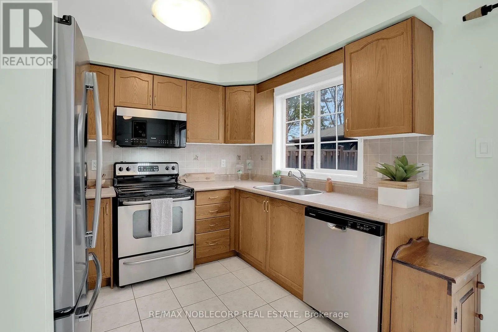 54 LAWREN HARRIS CRESCENT