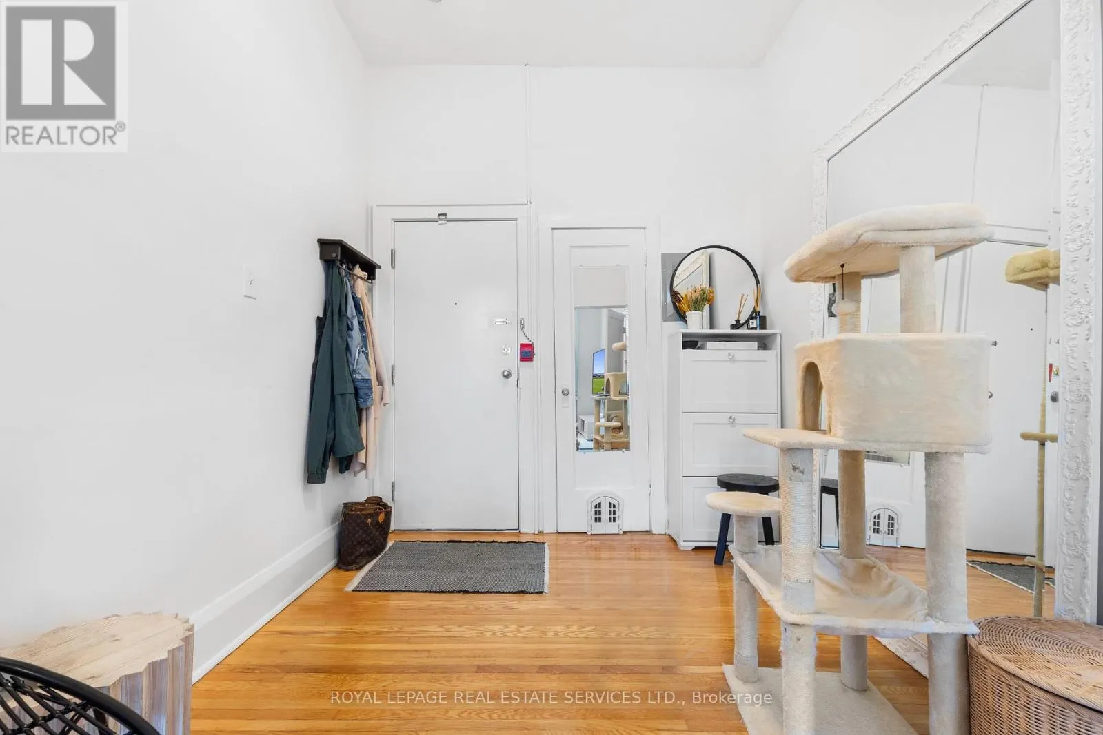 2 - 179 LAKESHORE ROAD E