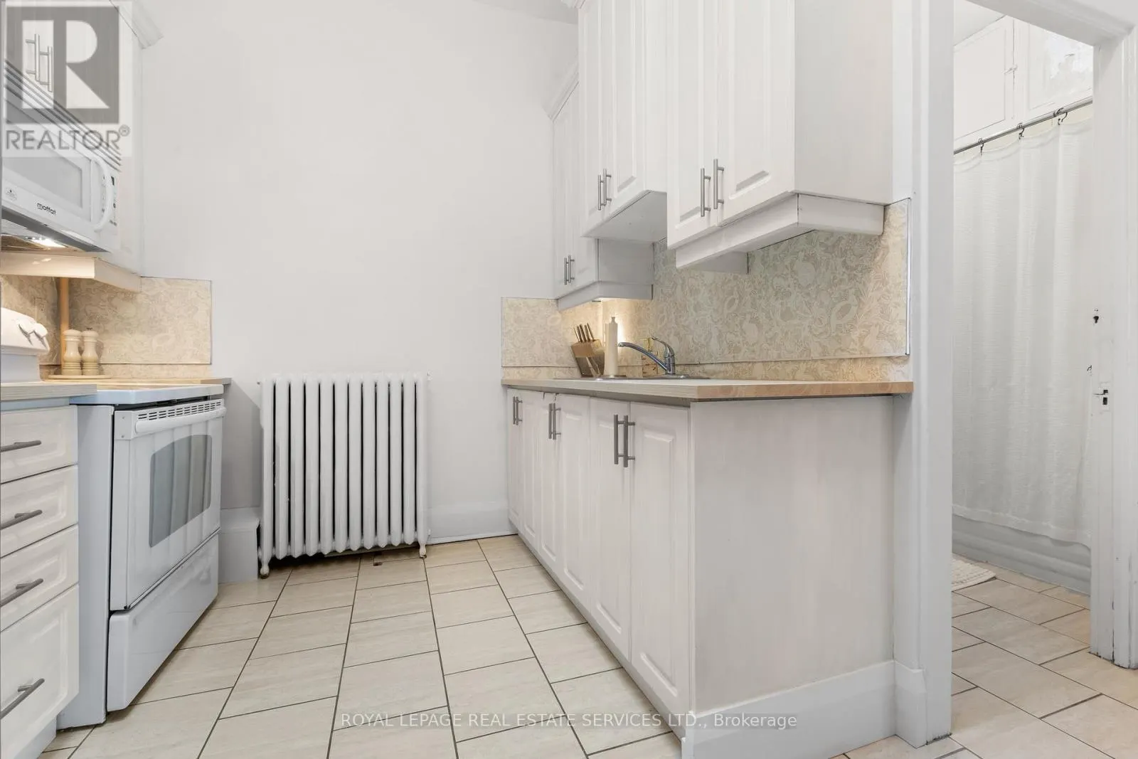 2 - 179 LAKESHORE ROAD E