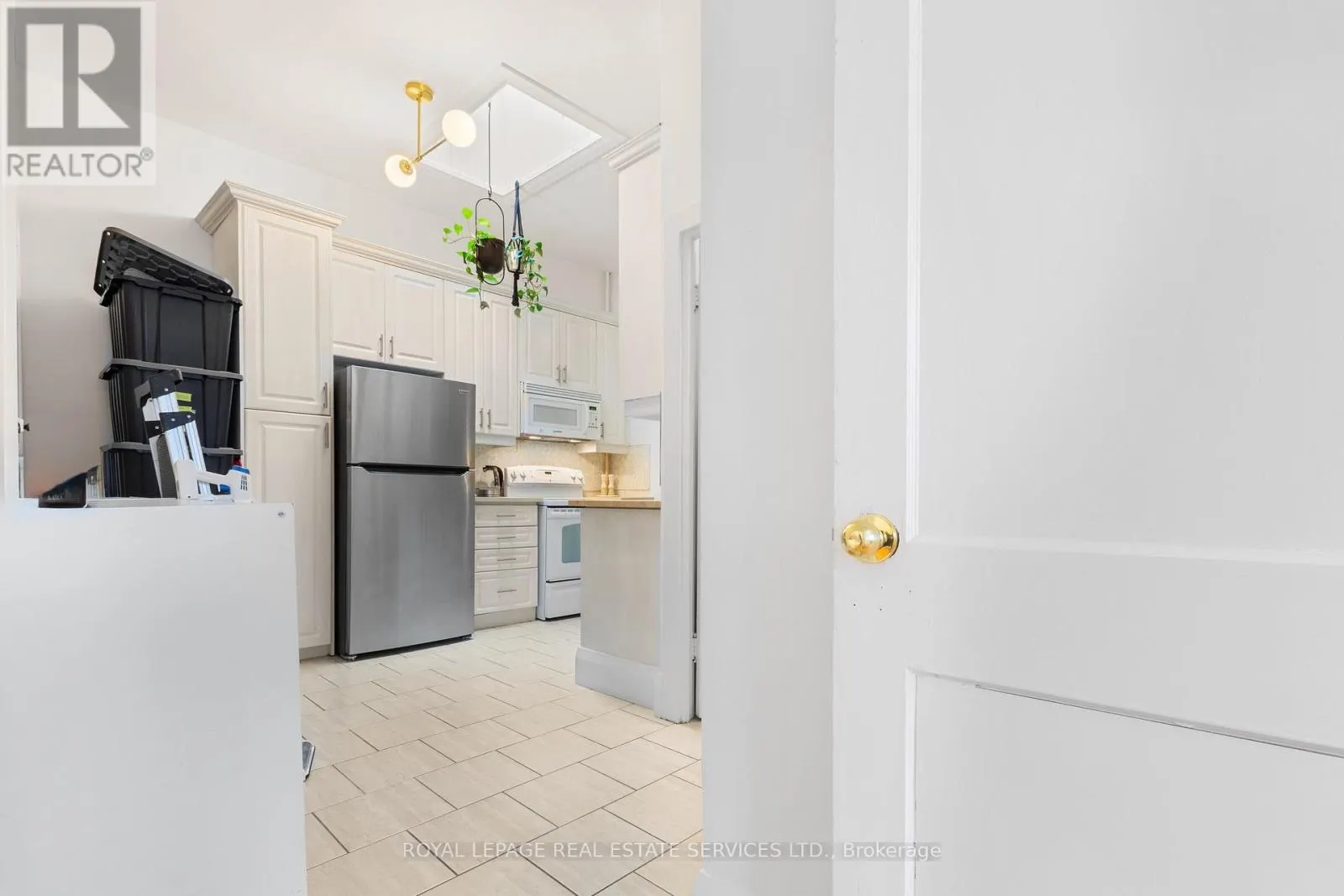 2 - 179 LAKESHORE ROAD E