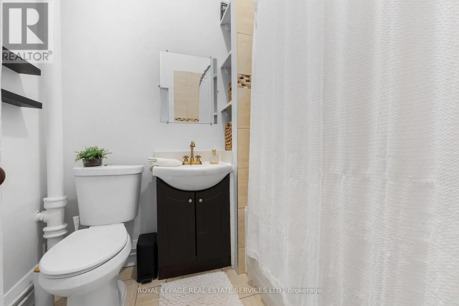 2 - 179 LAKESHORE ROAD E