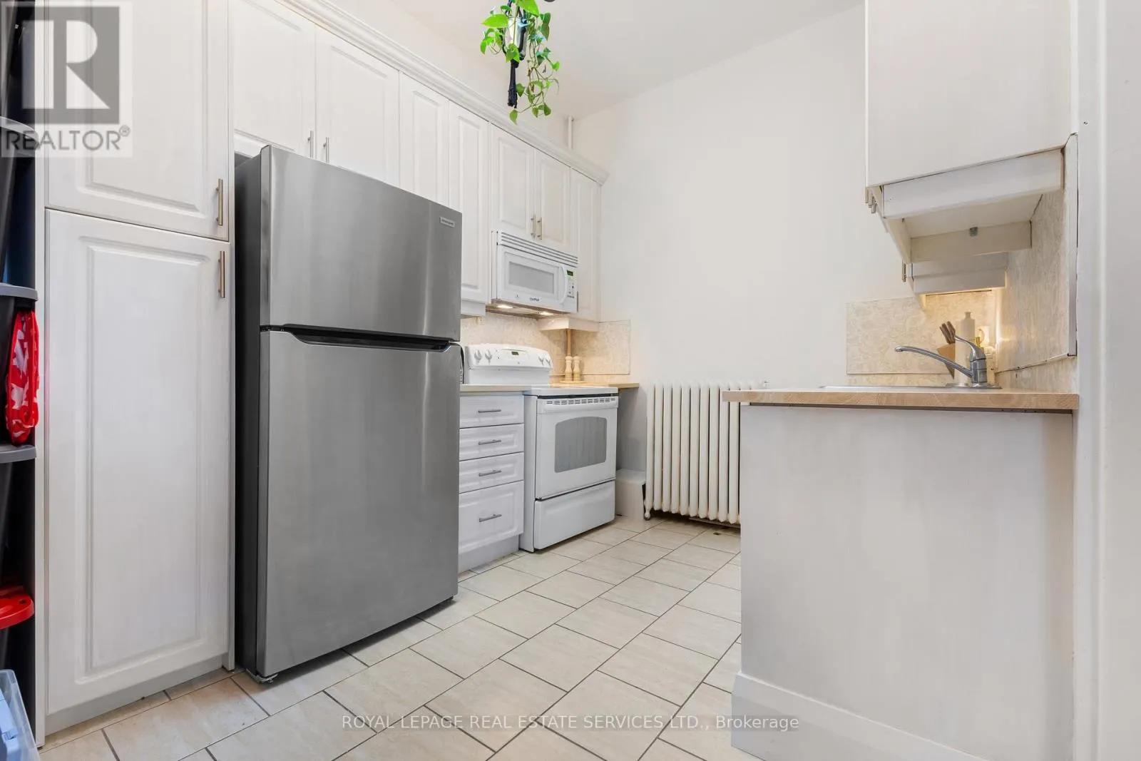 2 - 179 LAKESHORE ROAD E