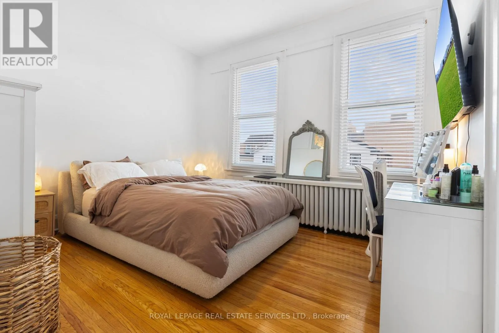 2 - 179 LAKESHORE ROAD E