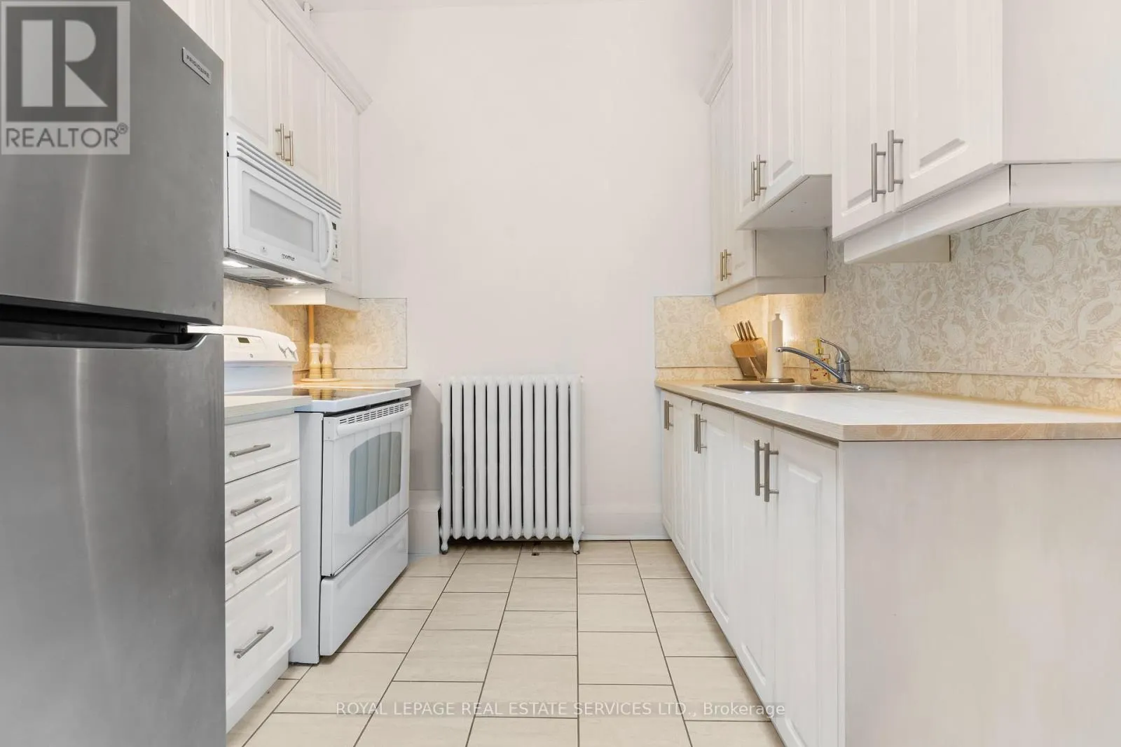 2 - 179 LAKESHORE ROAD E