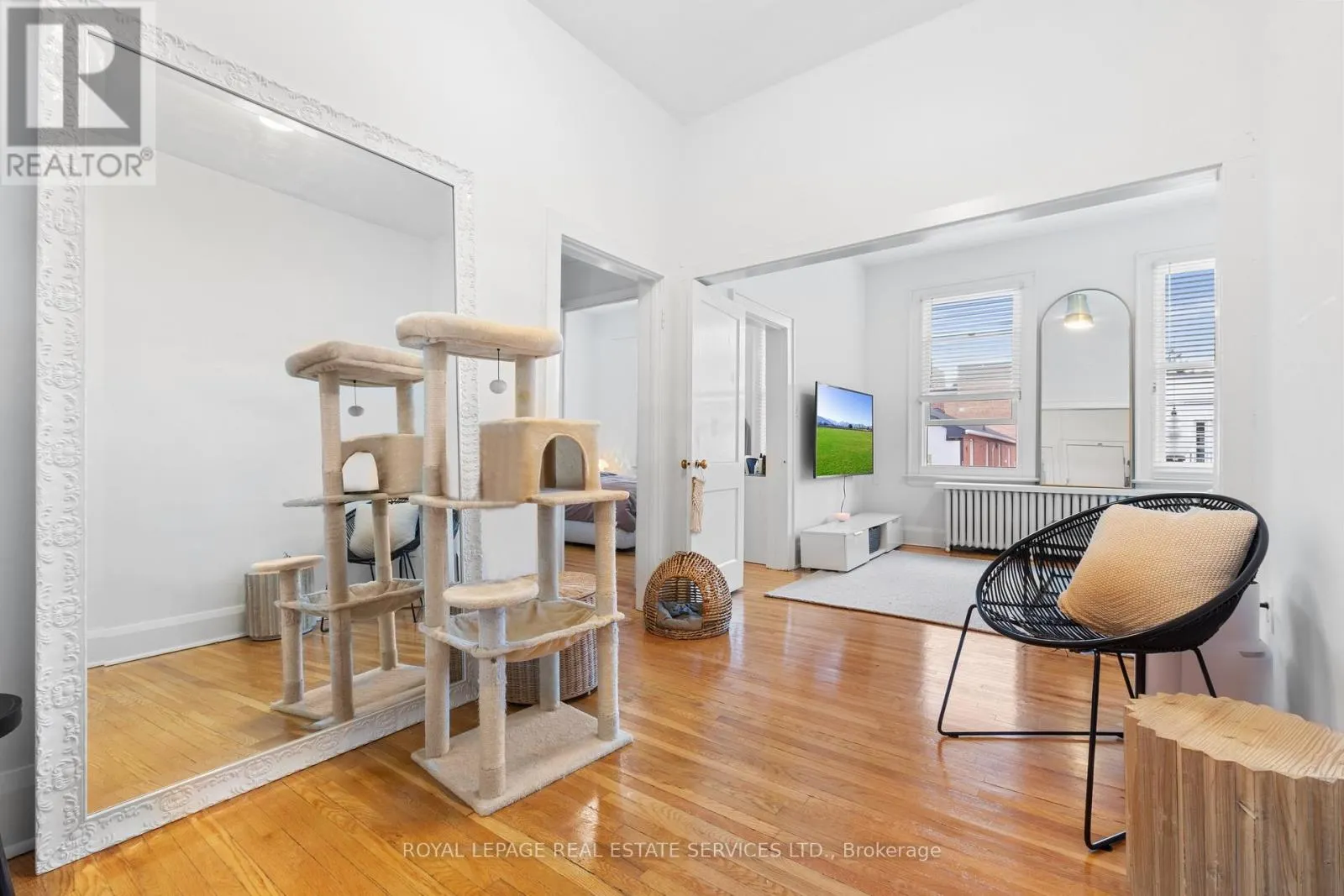 2 - 179 LAKESHORE ROAD E