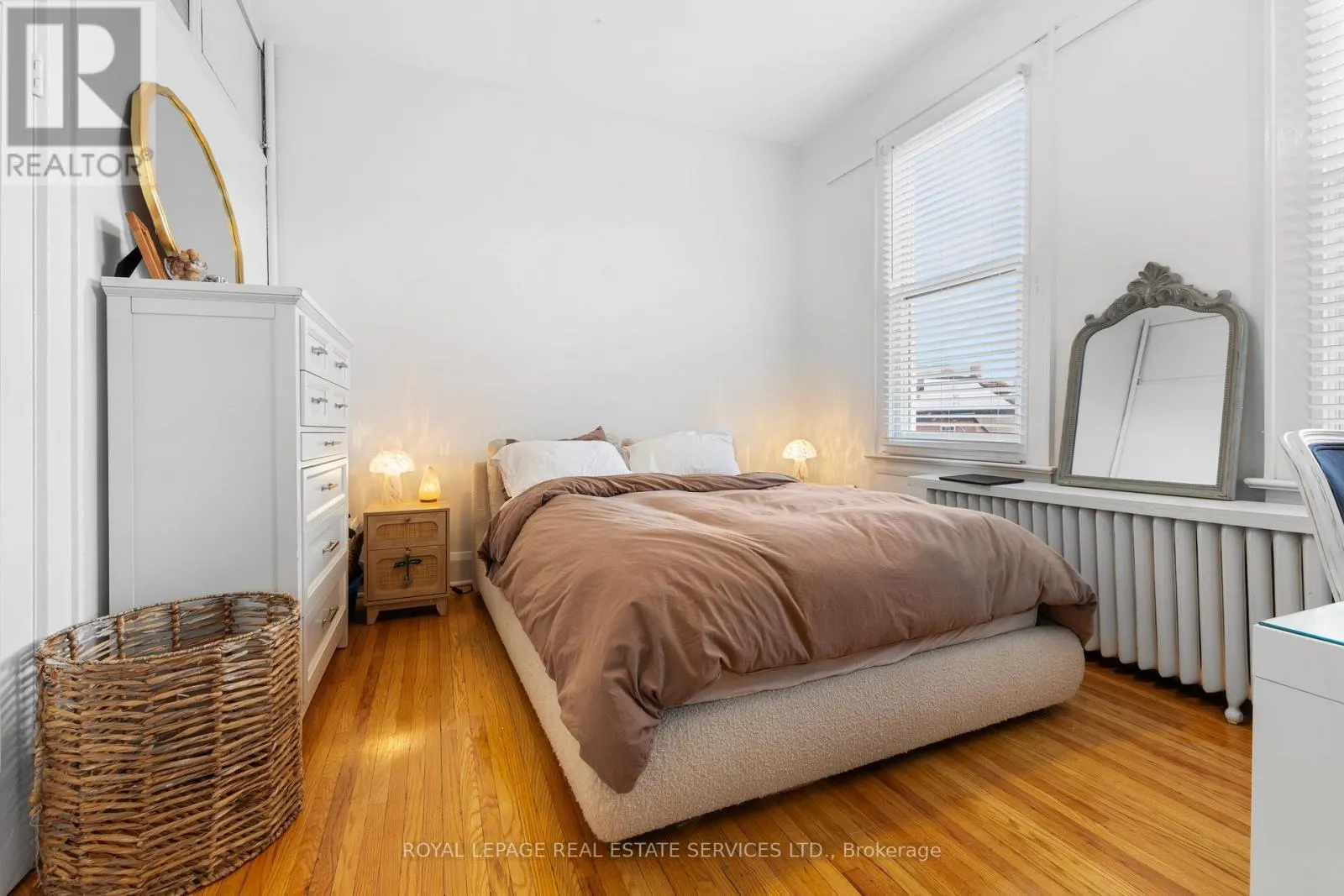 2 - 179 LAKESHORE ROAD E