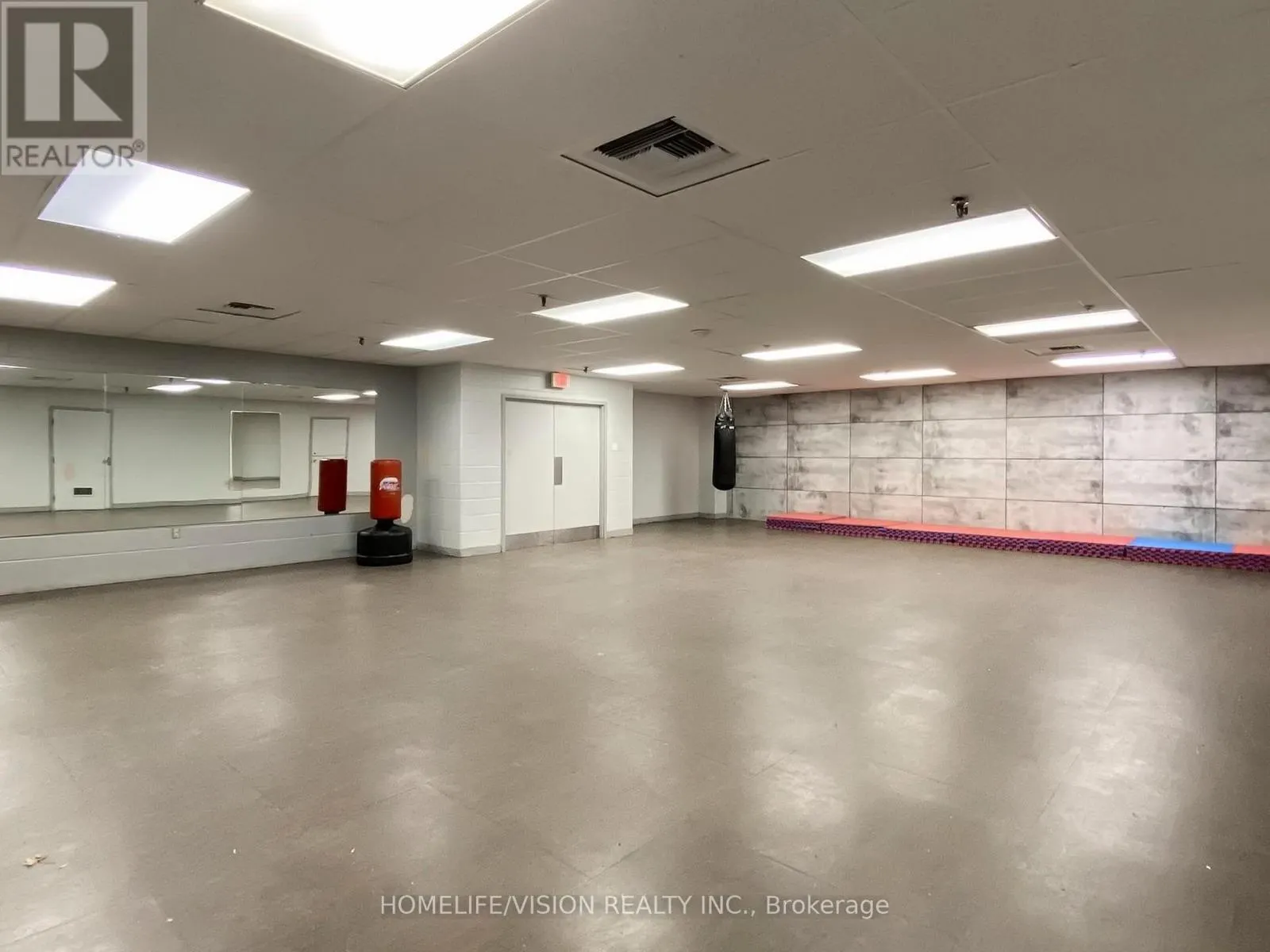 713 - 9 FOUR WINDS DRIVE