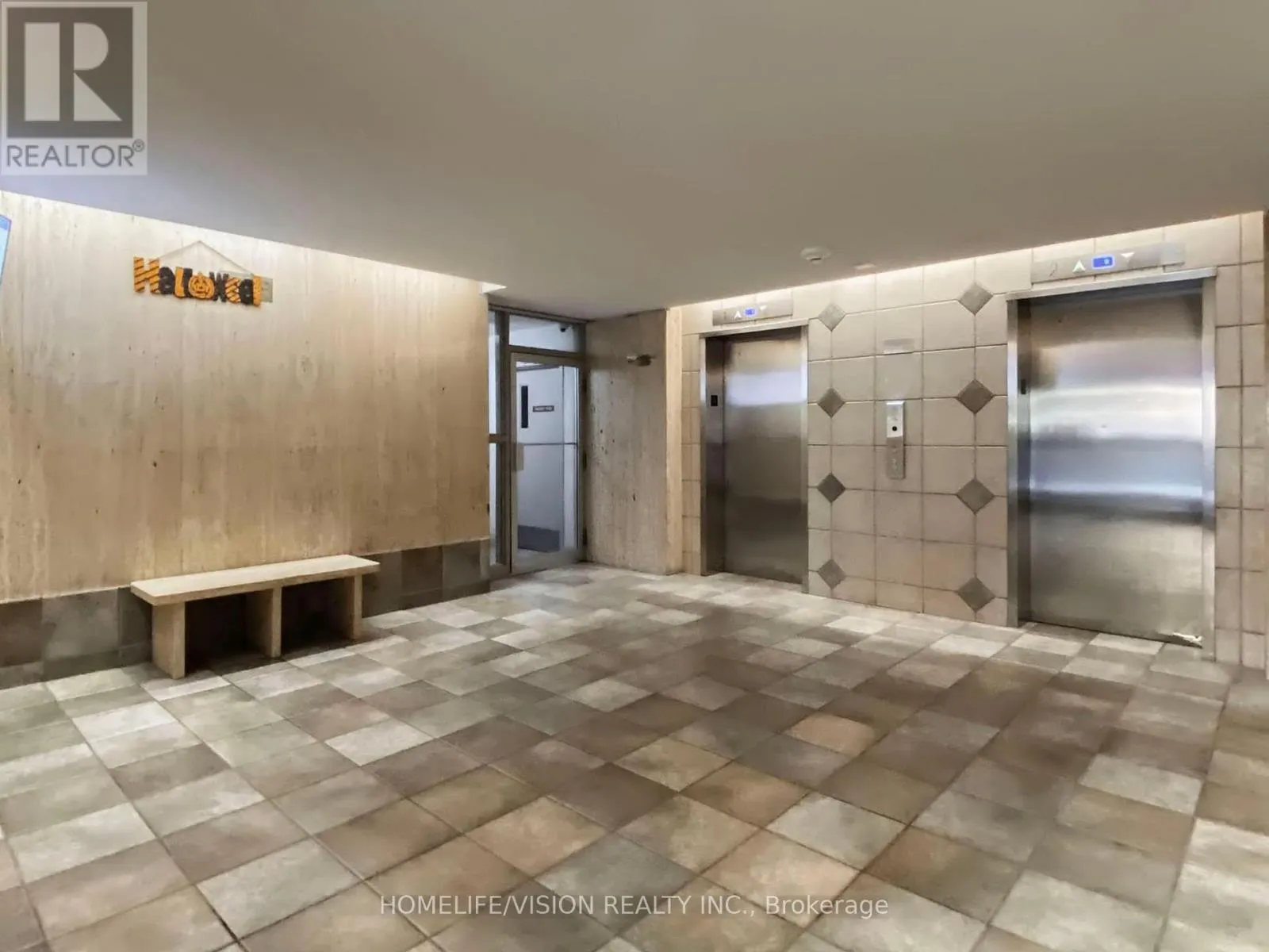 713 - 9 FOUR WINDS DRIVE