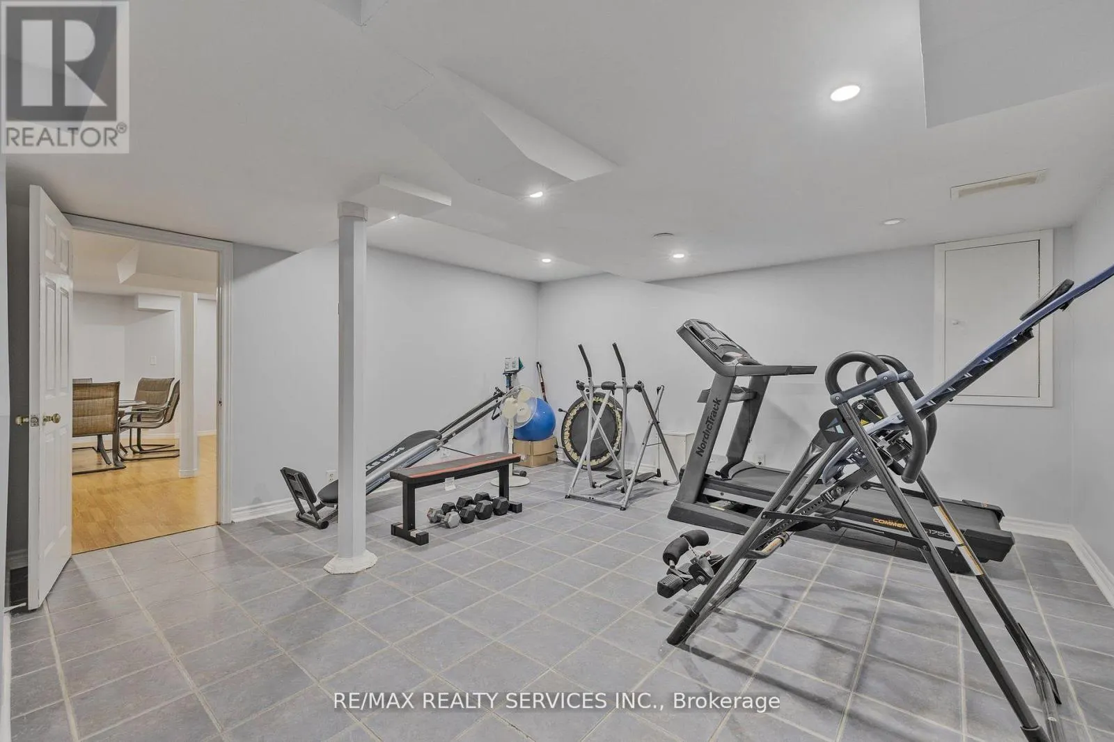 24 ROYAL VALLEY DRIVE