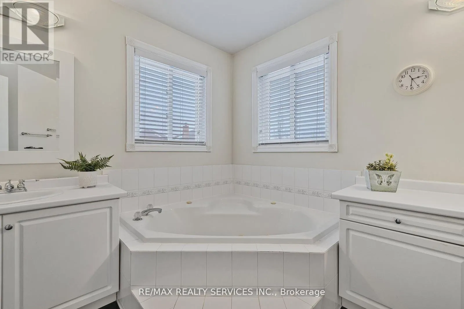 24 ROYAL VALLEY DRIVE