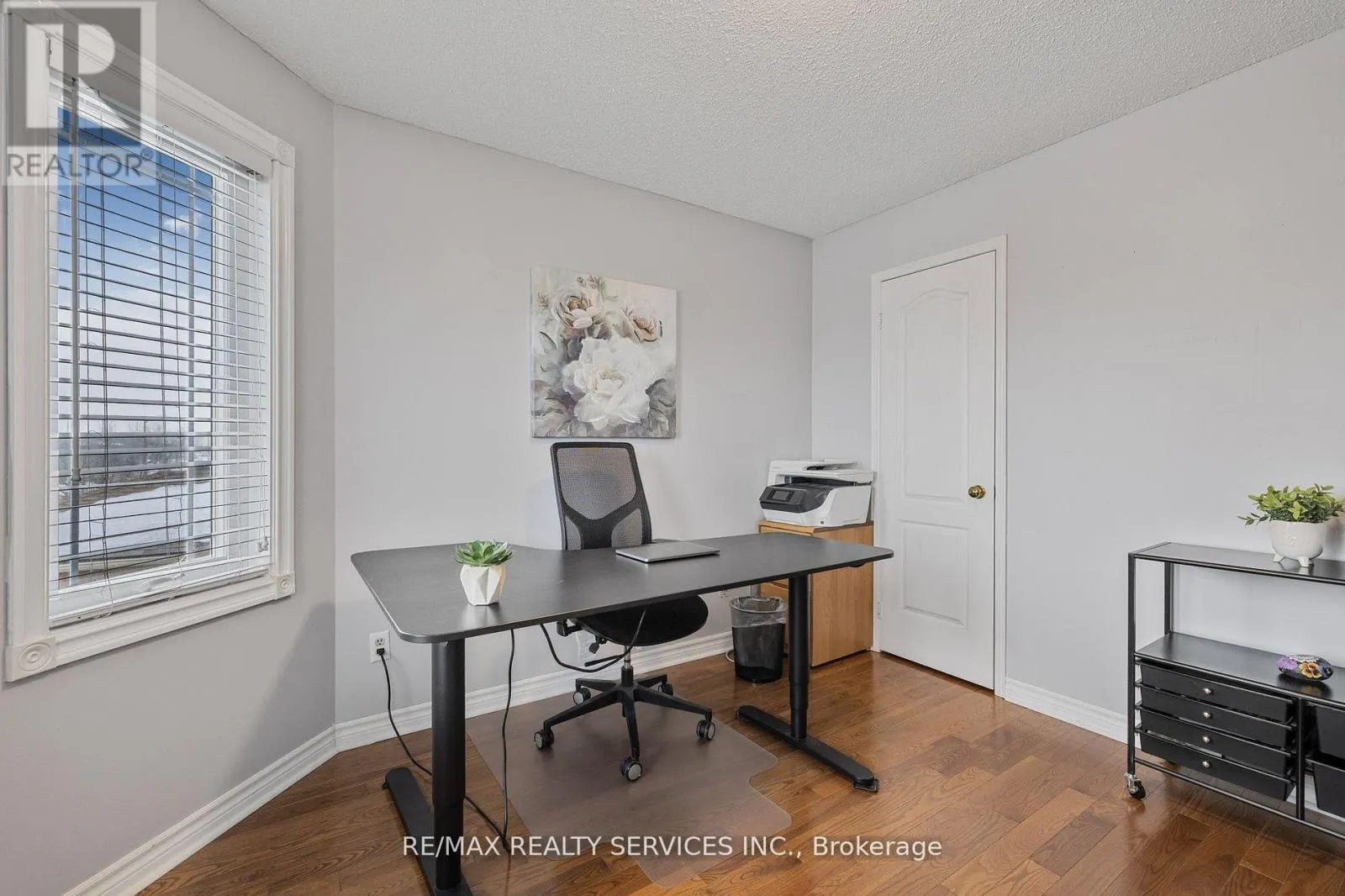 24 ROYAL VALLEY DRIVE