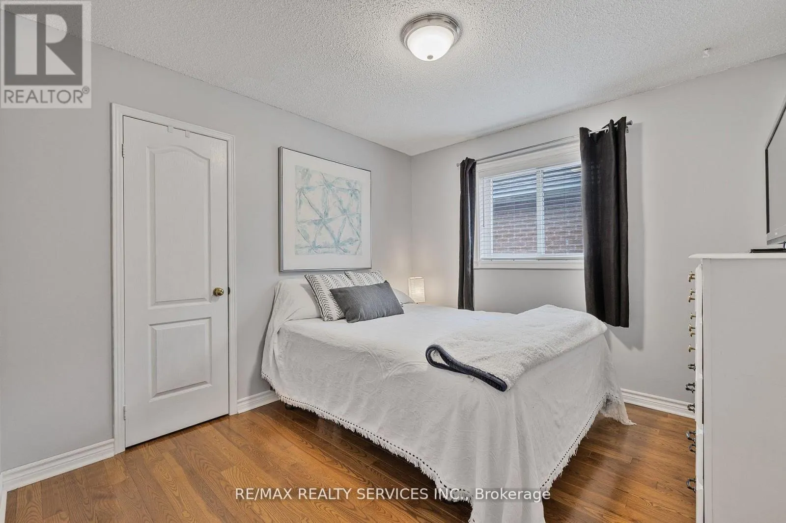 24 ROYAL VALLEY DRIVE