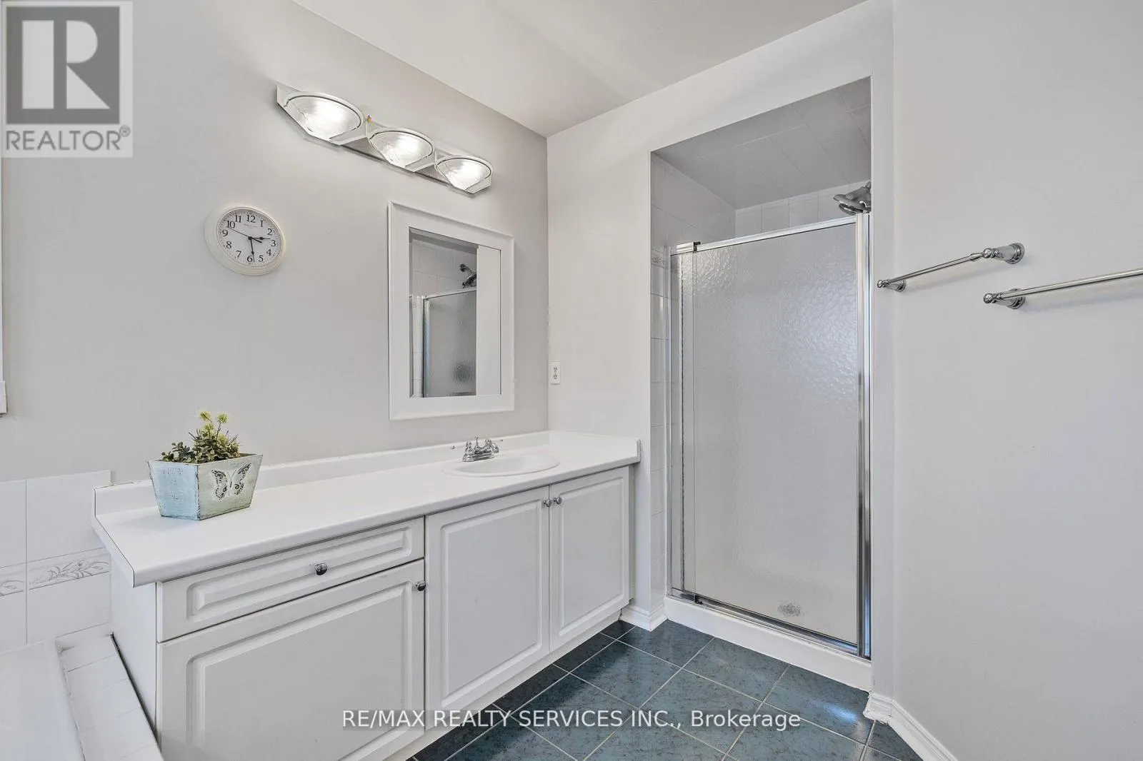 24 ROYAL VALLEY DRIVE