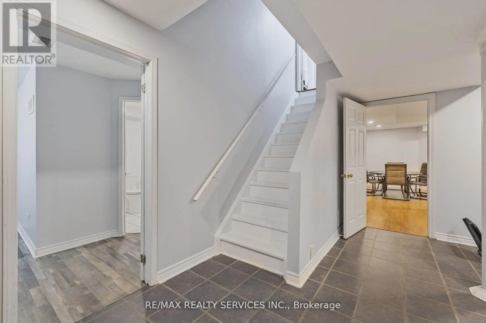 24 ROYAL VALLEY DRIVE