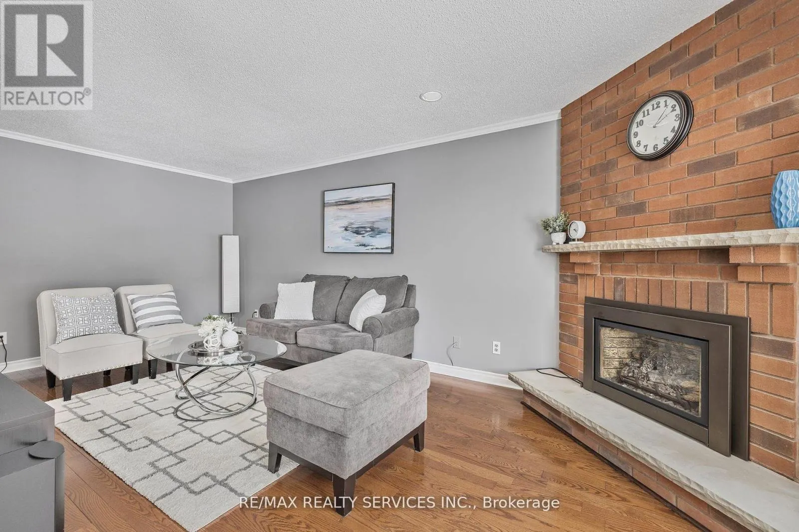 24 ROYAL VALLEY DRIVE