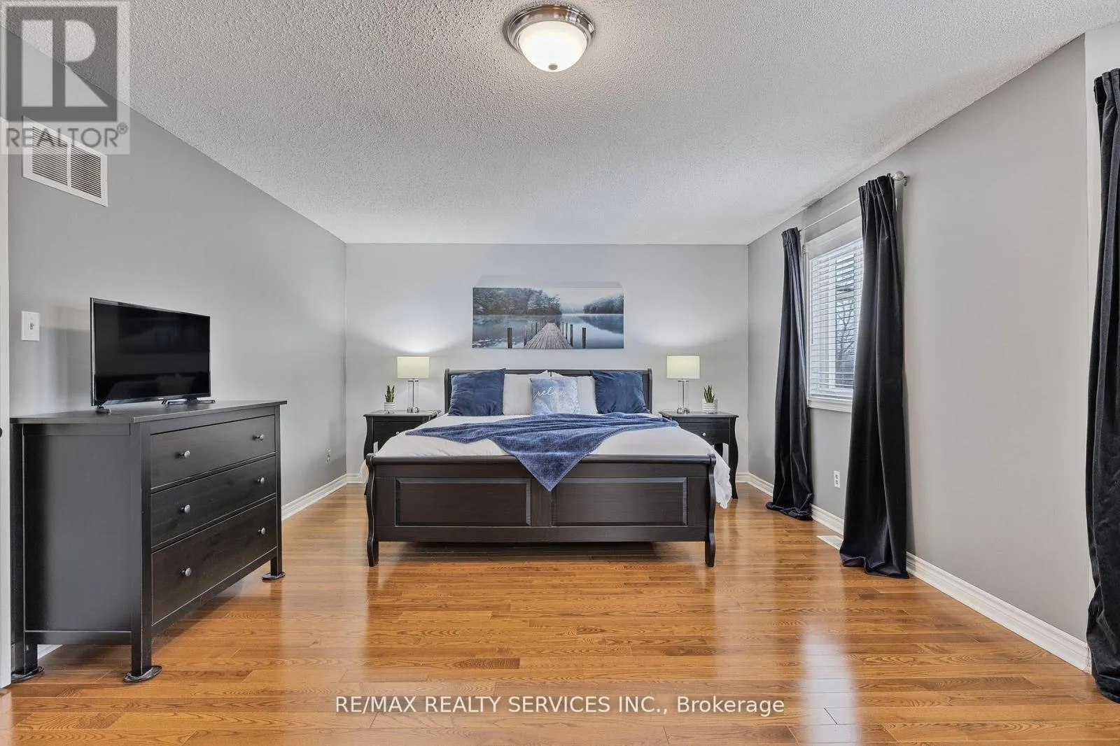 24 ROYAL VALLEY DRIVE