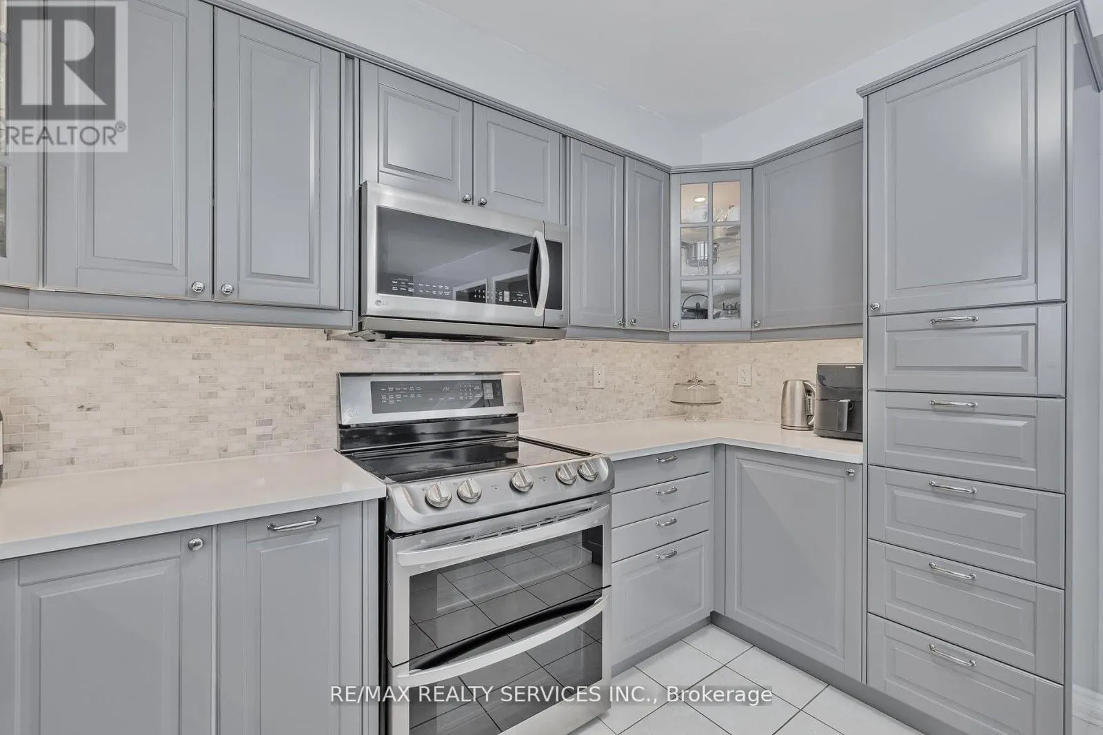 24 ROYAL VALLEY DRIVE