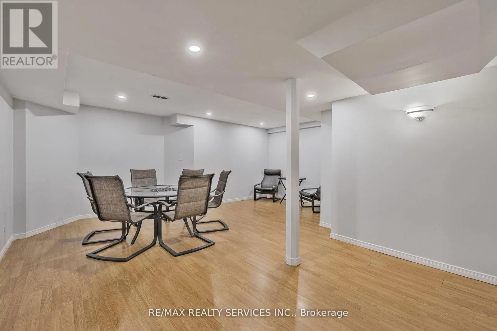 24 ROYAL VALLEY DRIVE