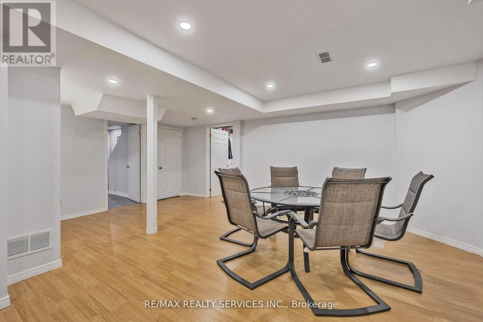 24 ROYAL VALLEY DRIVE