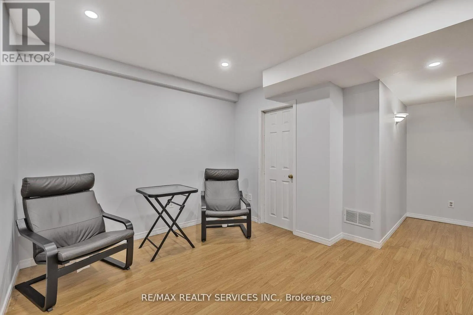 24 ROYAL VALLEY DRIVE