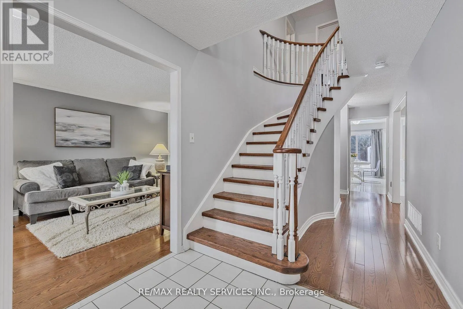 24 ROYAL VALLEY DRIVE