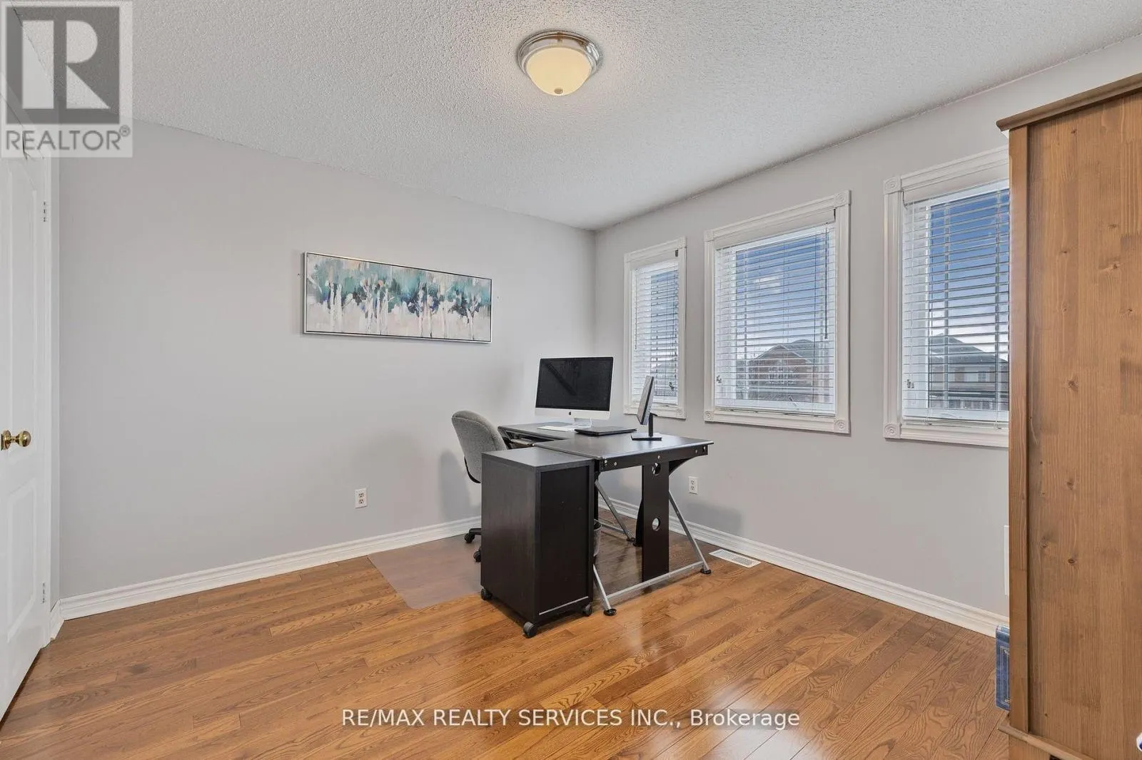 24 ROYAL VALLEY DRIVE