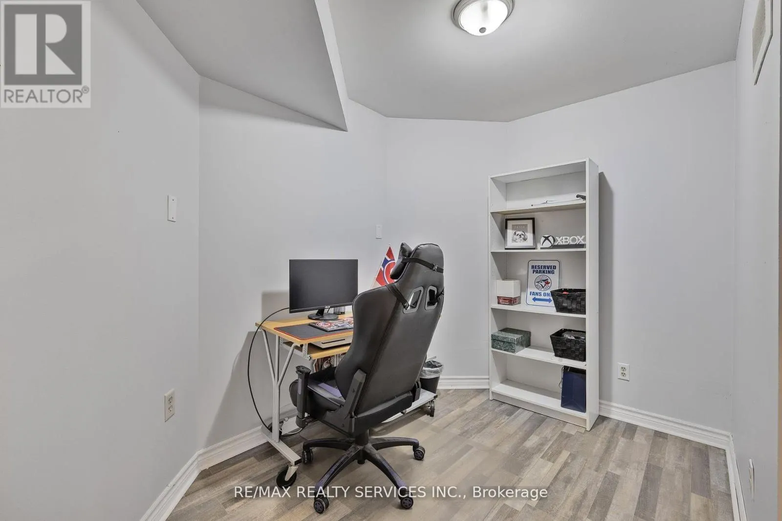 24 ROYAL VALLEY DRIVE