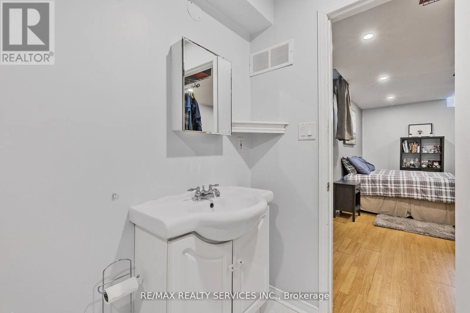 24 ROYAL VALLEY DRIVE