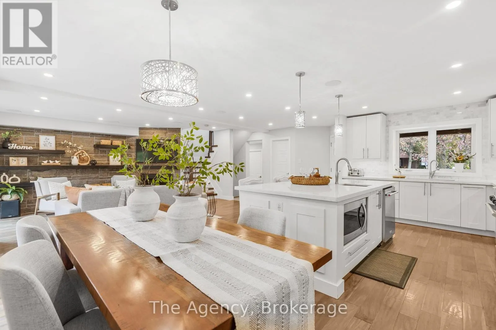 1122 GLENRIDGE DRIVE