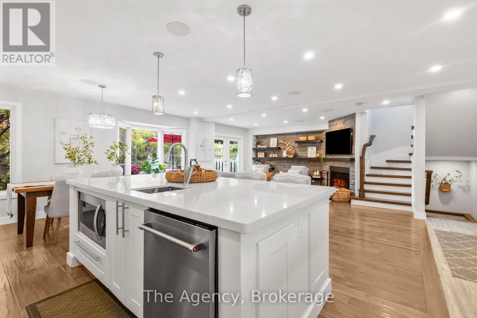 1122 GLENRIDGE DRIVE